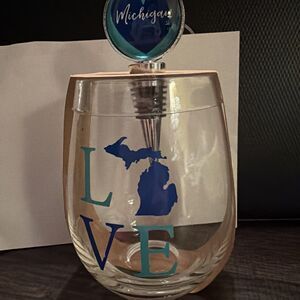 Love Michigan 20 oz Stemless Wine Glass With Bottle Stopper. Nice Gift Set. NEW!